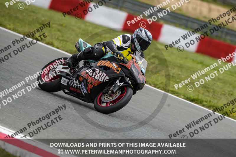 cadwell no limits trackday;cadwell park;cadwell park photographs;cadwell trackday photographs;enduro digital images;event digital images;eventdigitalimages;navarra;no limits trackdays;peter wileman photography;racing digital images;trackday digital images;trackday photos